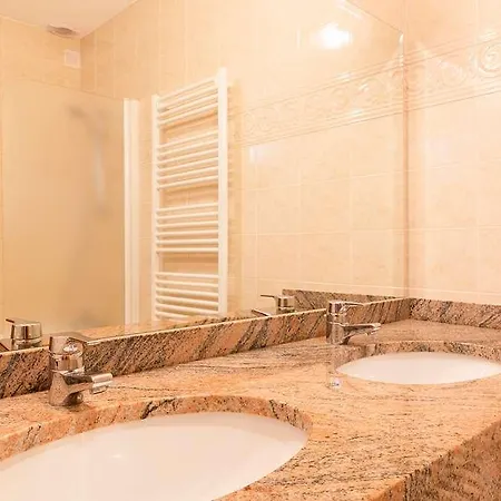Szálloda Ogrelais Manoir Moellien